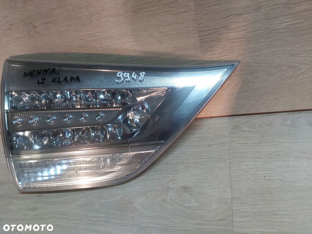 TOYOTA Sienna Sport lampa lewy tył lewa tylna w klapę - 3