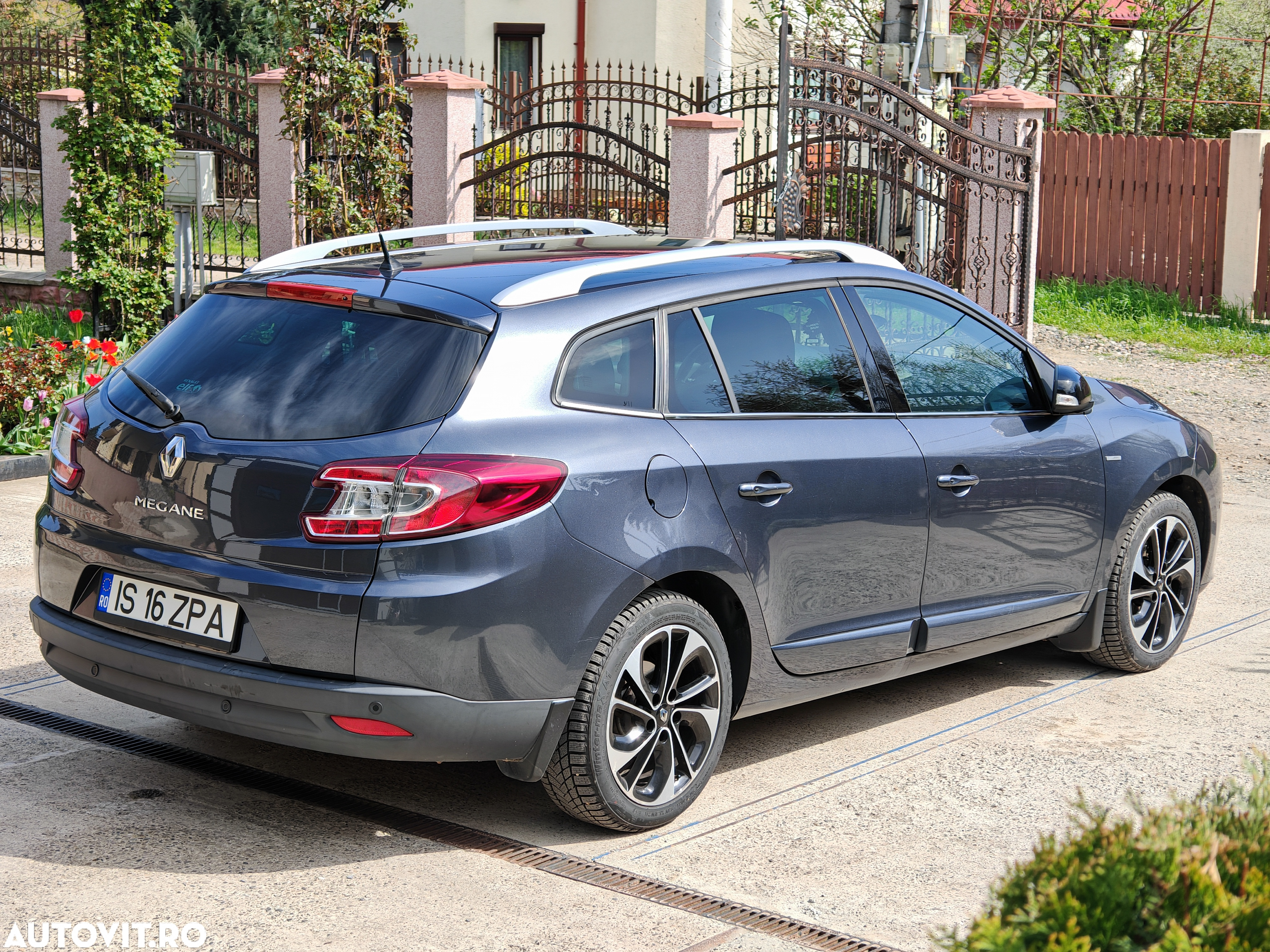 Renault Megane ENERGY dCi 110 Start & Stop Bose Edition - 4