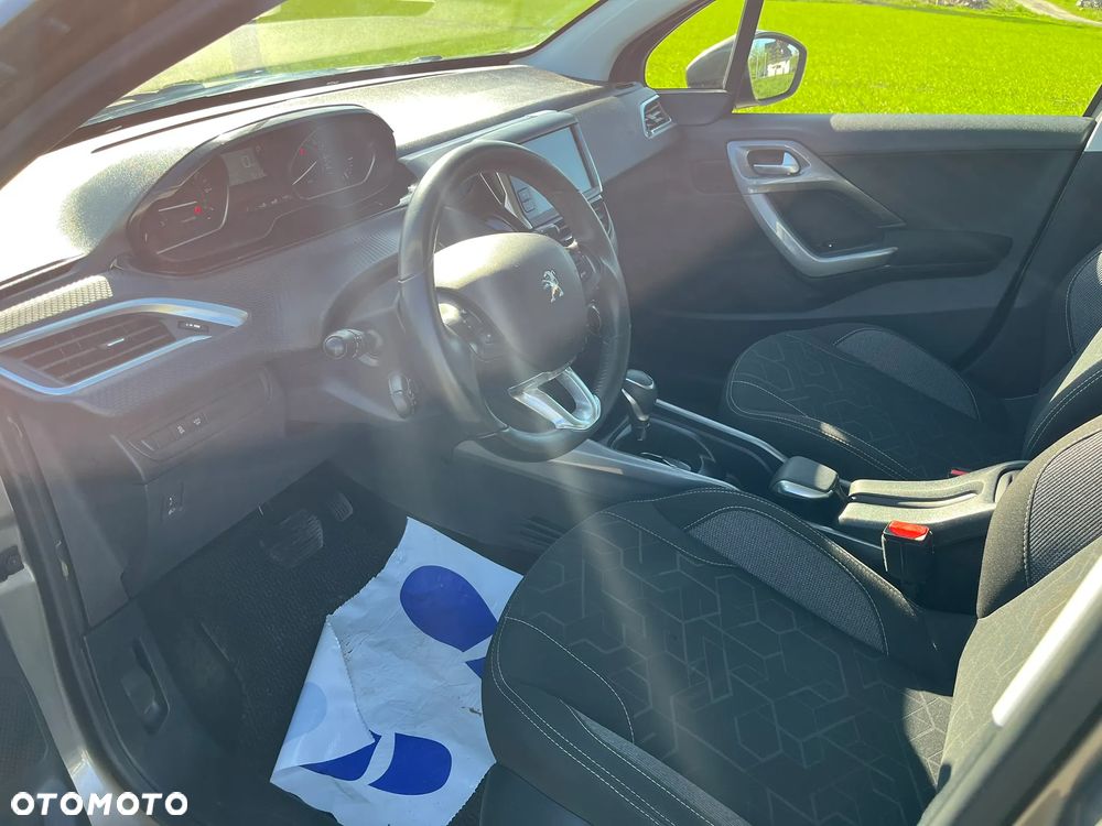 Peugeot 2008 1.2 Pure Tech GPF Style S&S EAT6 - 8