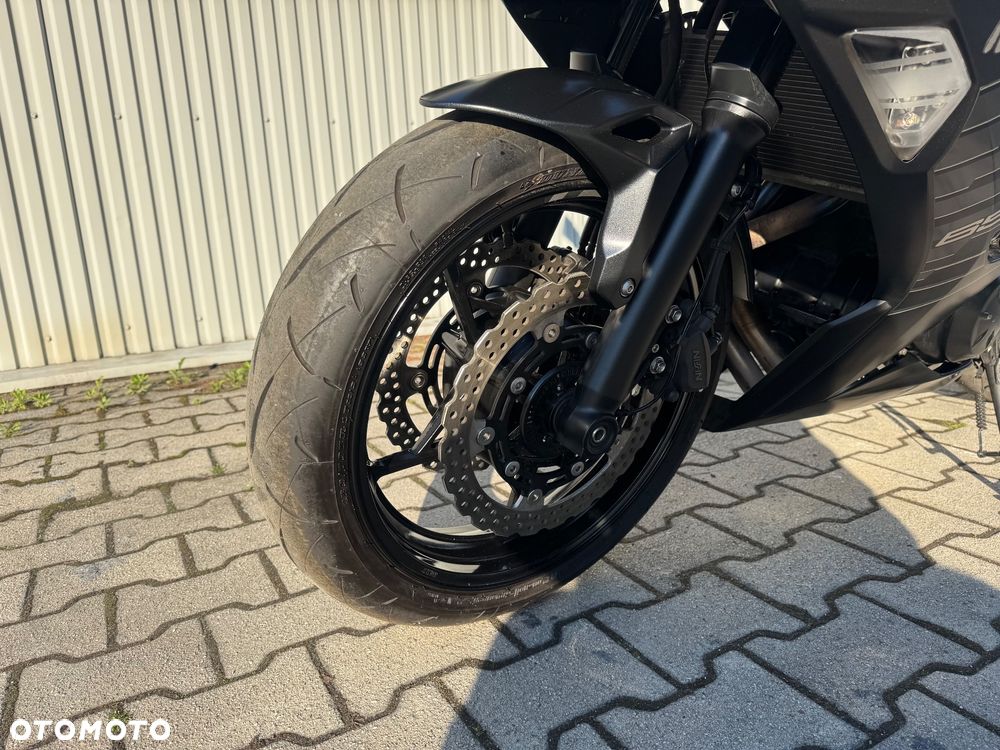 Kawasaki Ninja - 12