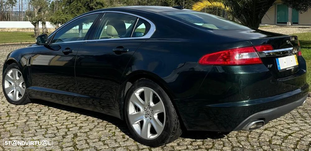 Jaguar XF 2.7 D V6 Premium Luxury - 3