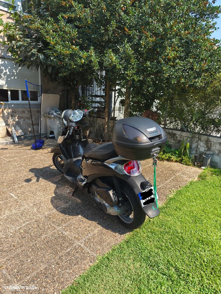 Aprilia Scarabeo Scooter - 3