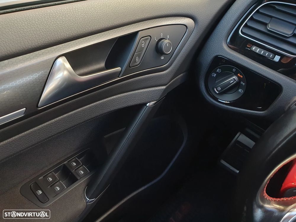 VW Golf GTI 2.0 TSI OPF DSG Performance - 14