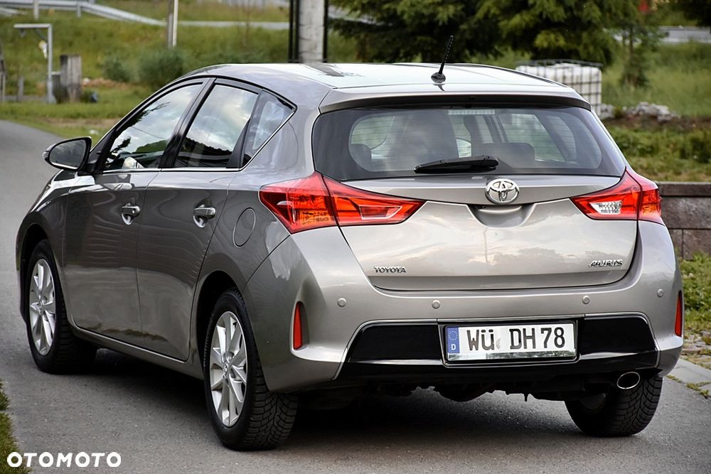 Toyota Auris 1.6 Executive - 3