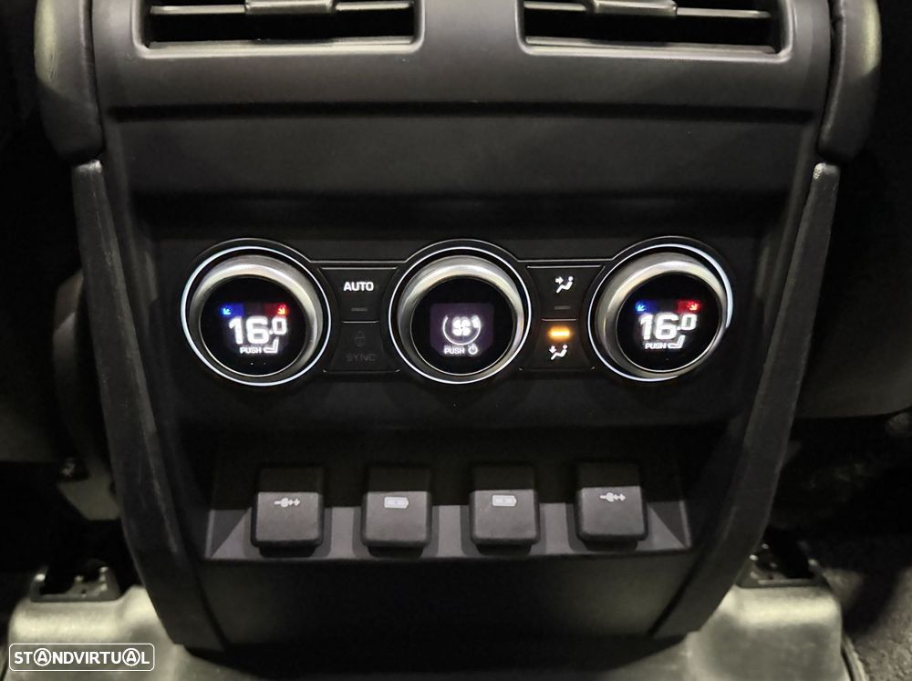 Land Rover Defender 3.0 I6 110 AWD X-Dynamic HSE - 28