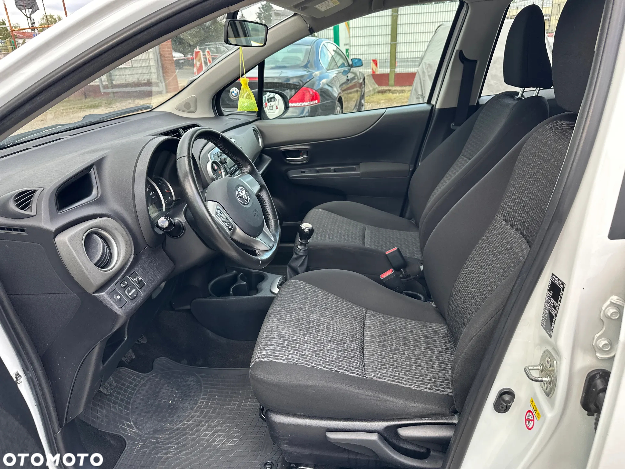 Toyota Yaris - 12