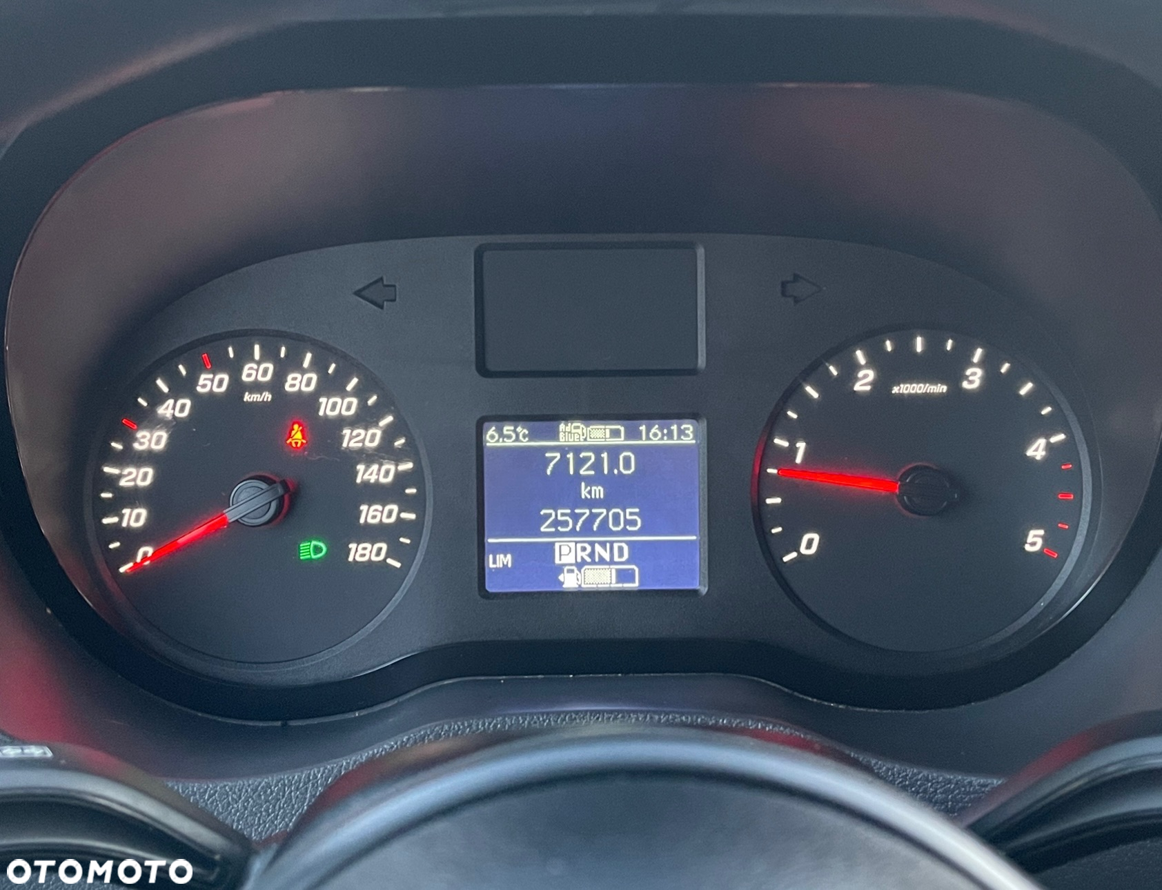 Mercedes-Benz Sprinter - 25