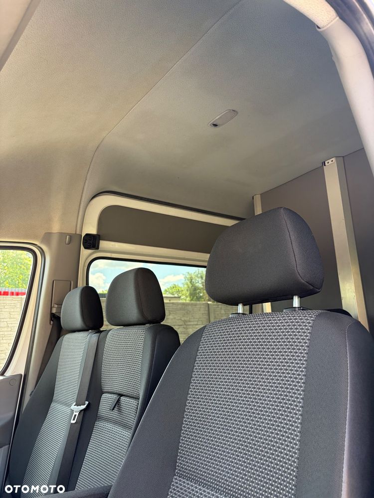 Mercedes-Benz Sprinter - 12