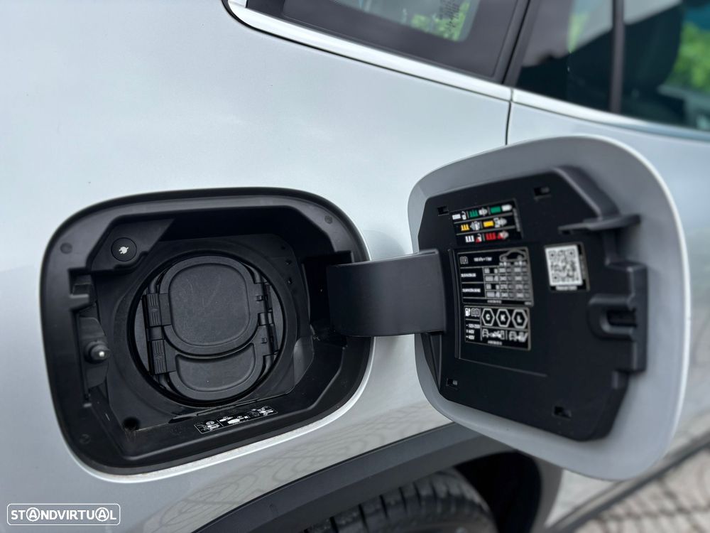 Mercedes-Benz EQA 250+ - 29