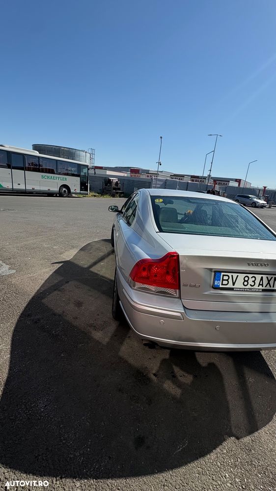 Volvo S60 2.4 D Momentum Geartronic - 6