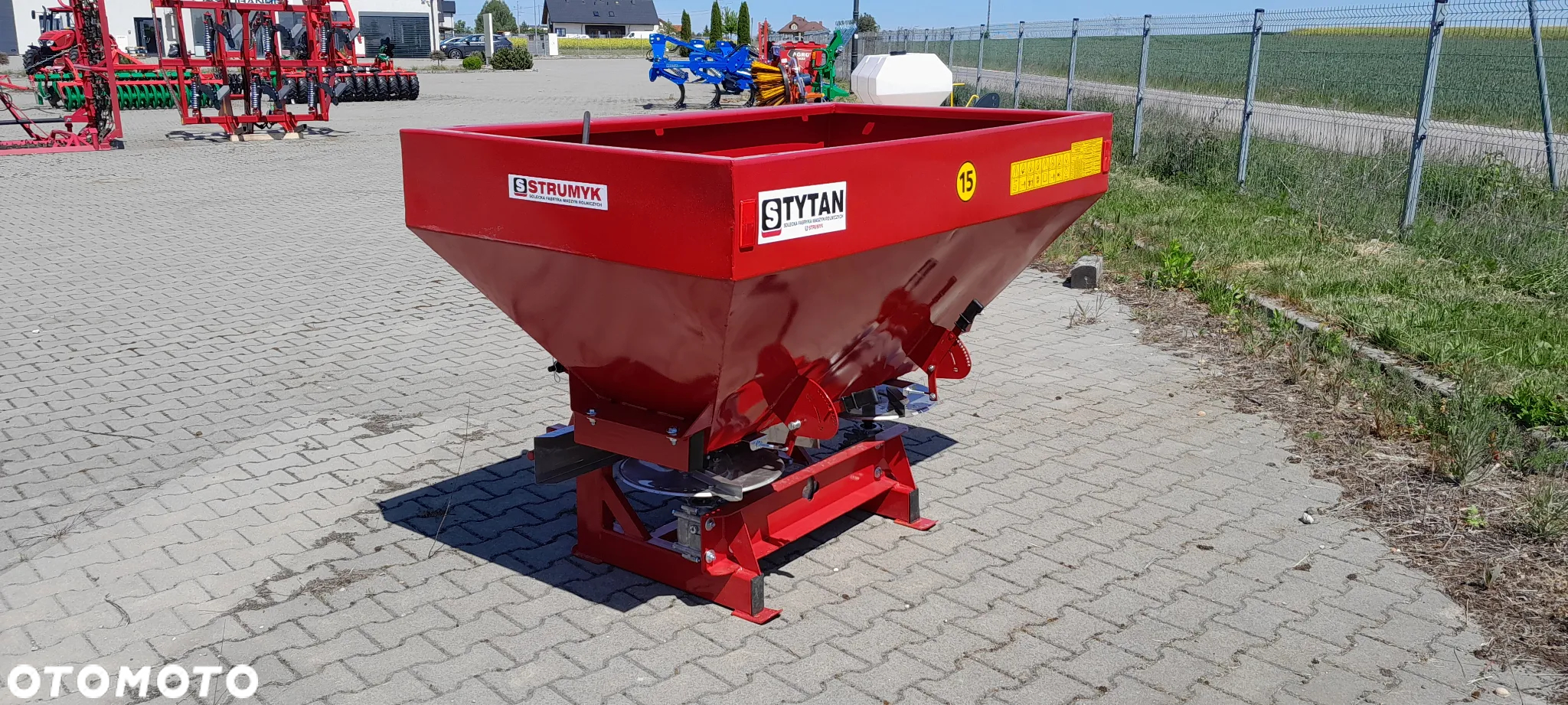 Inny Rozsiewacz nawozów firmy Strumyk 600 l - 2
