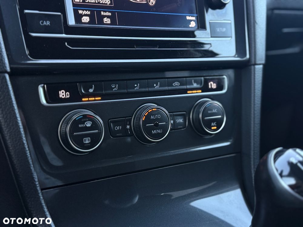 Volkswagen Golf - 23