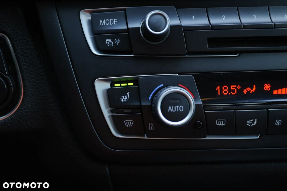 BMW Seria 3 320d Sport Line - 29
