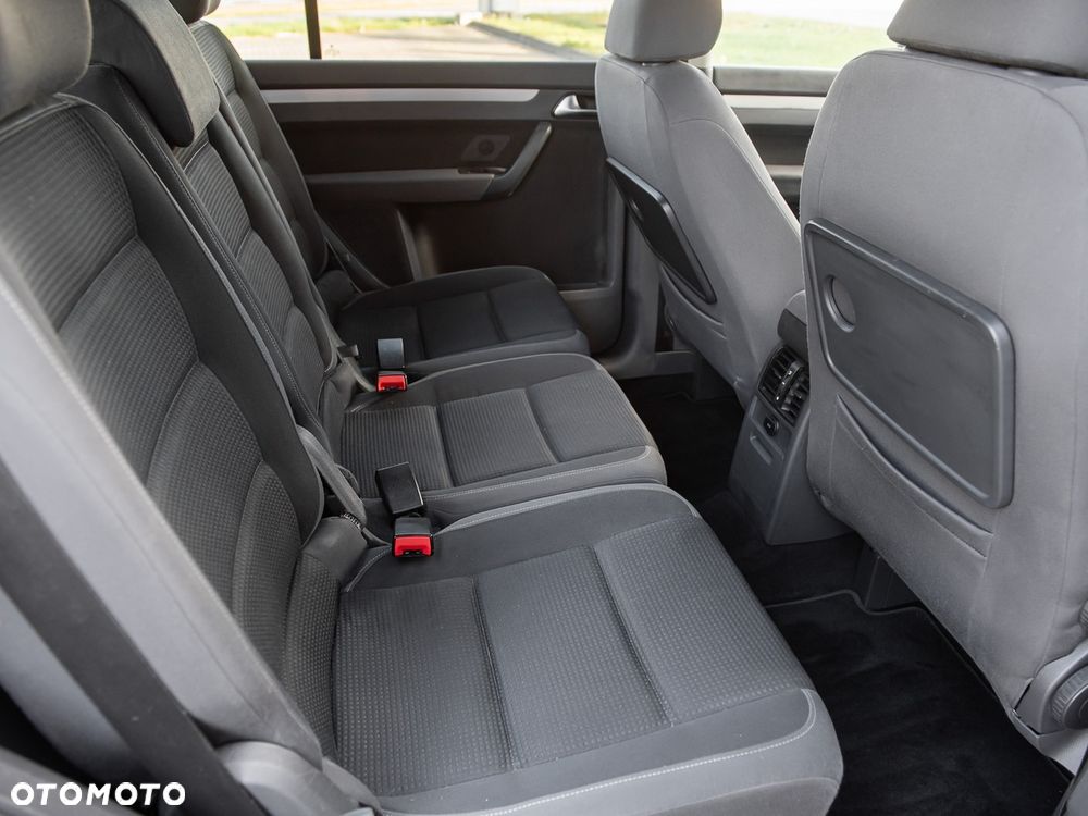 Volkswagen Touran - 26
