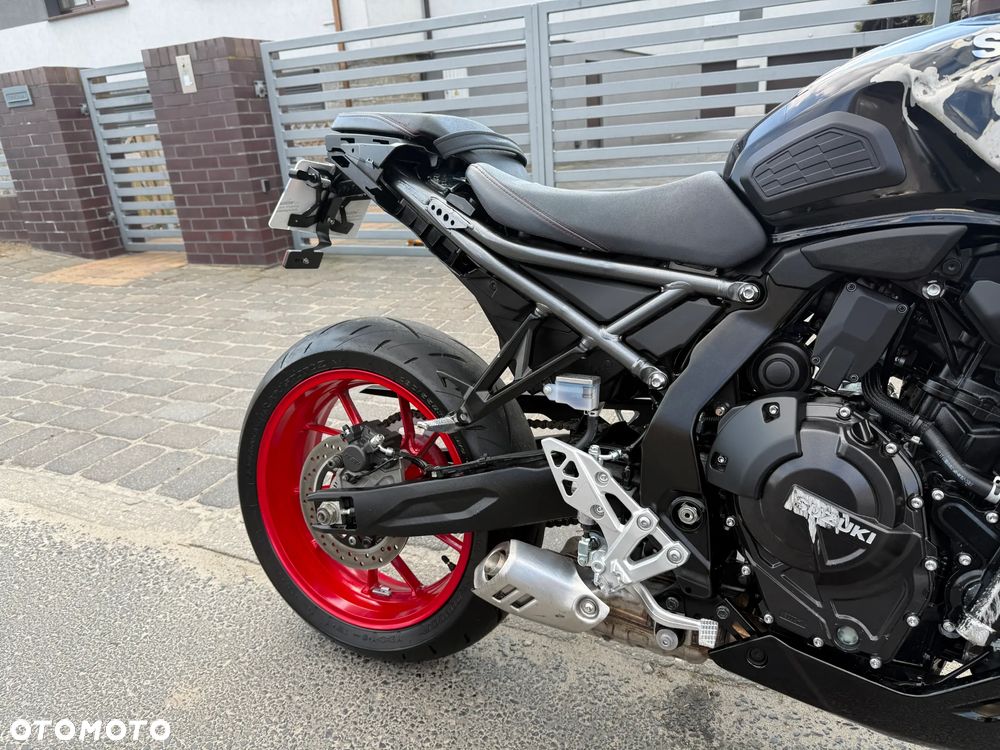 Suzuki GSX - 28