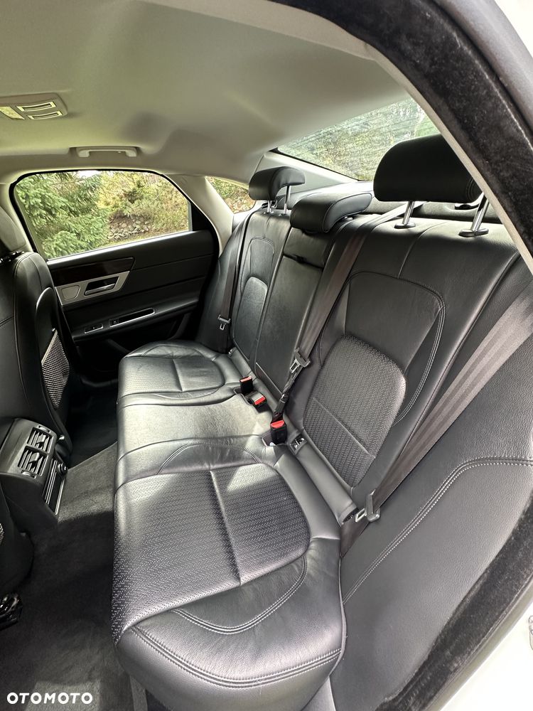 Jaguar XF 2.0 i4D AWD Prestige - 11