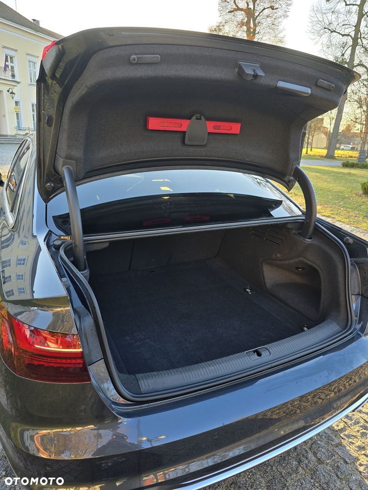 Audi A4 Limousine - 9