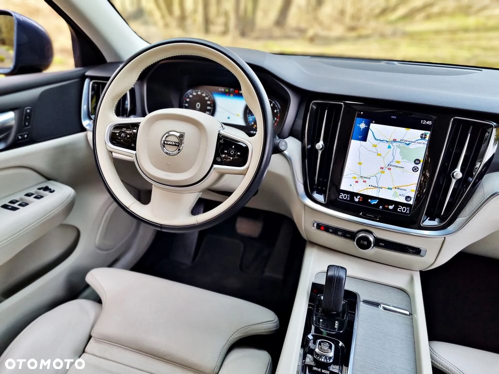 Volvo V60 Cross Country B5 B AWD Plus - 18