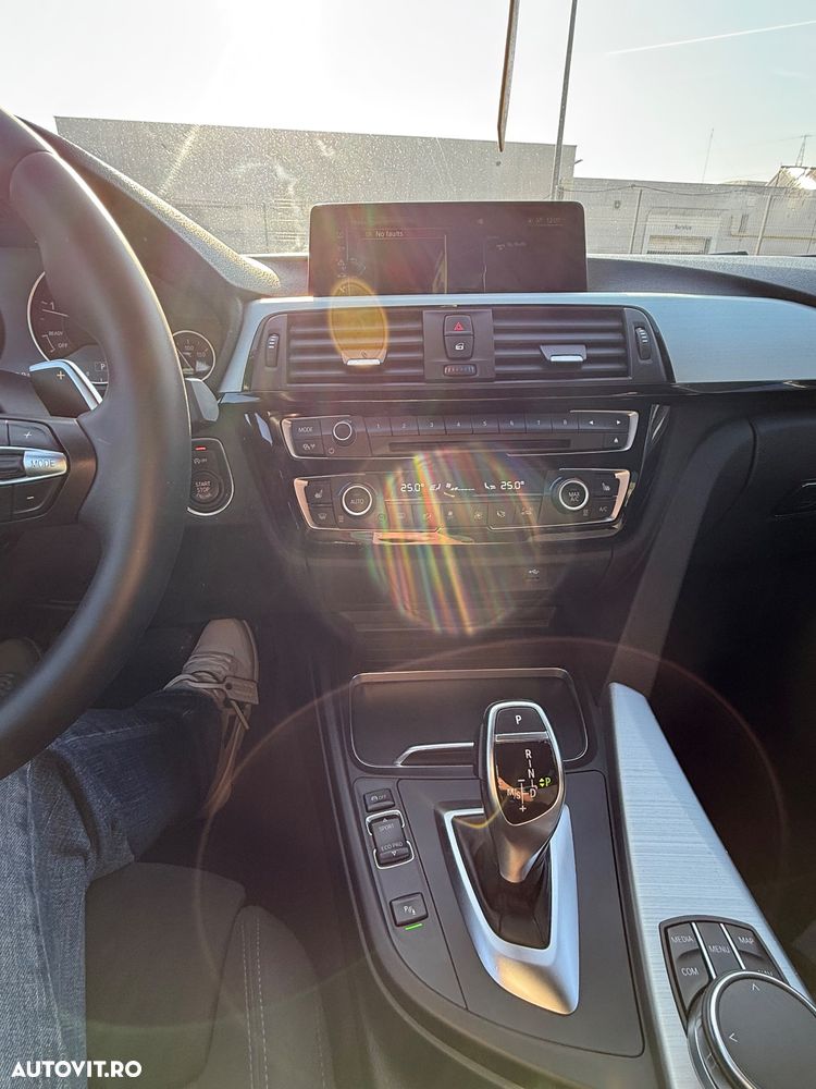 BMW Seria 3 320d Aut. M Sport - 8