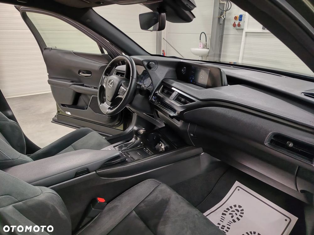 Lexus UX 250h Elegance 2WD - 29