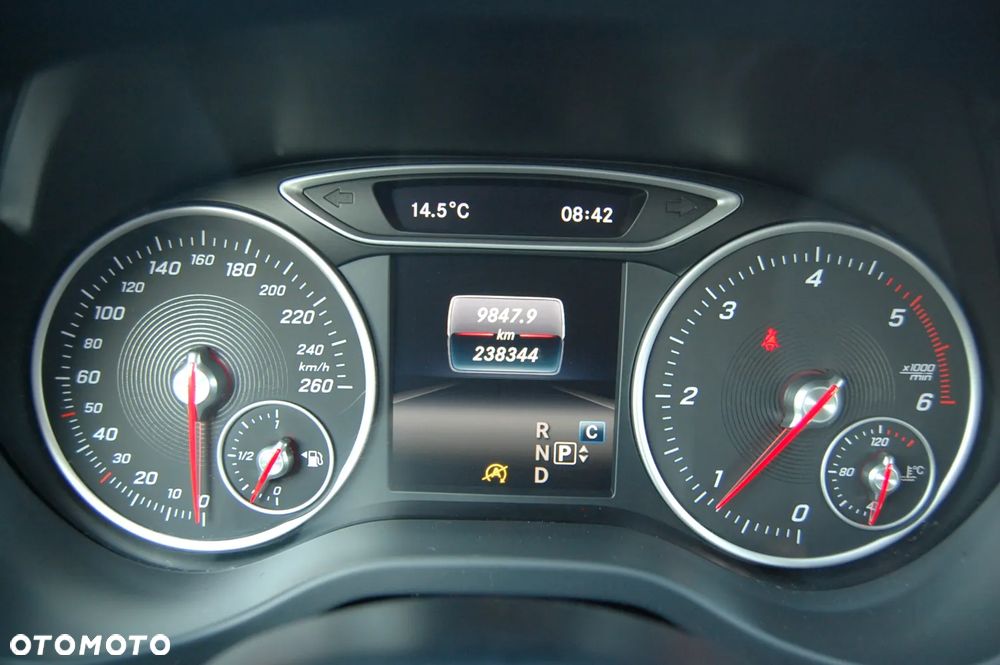 Mercedes-Benz GLA 180 (CDI) d 7G-DCT - 19