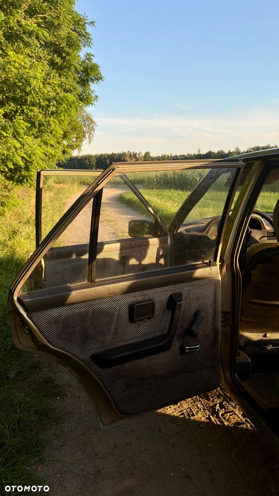 Polonez Caro - 32