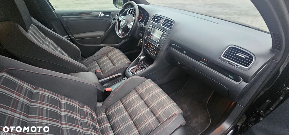 Volkswagen Golf 2.0 GTI DSG - 14