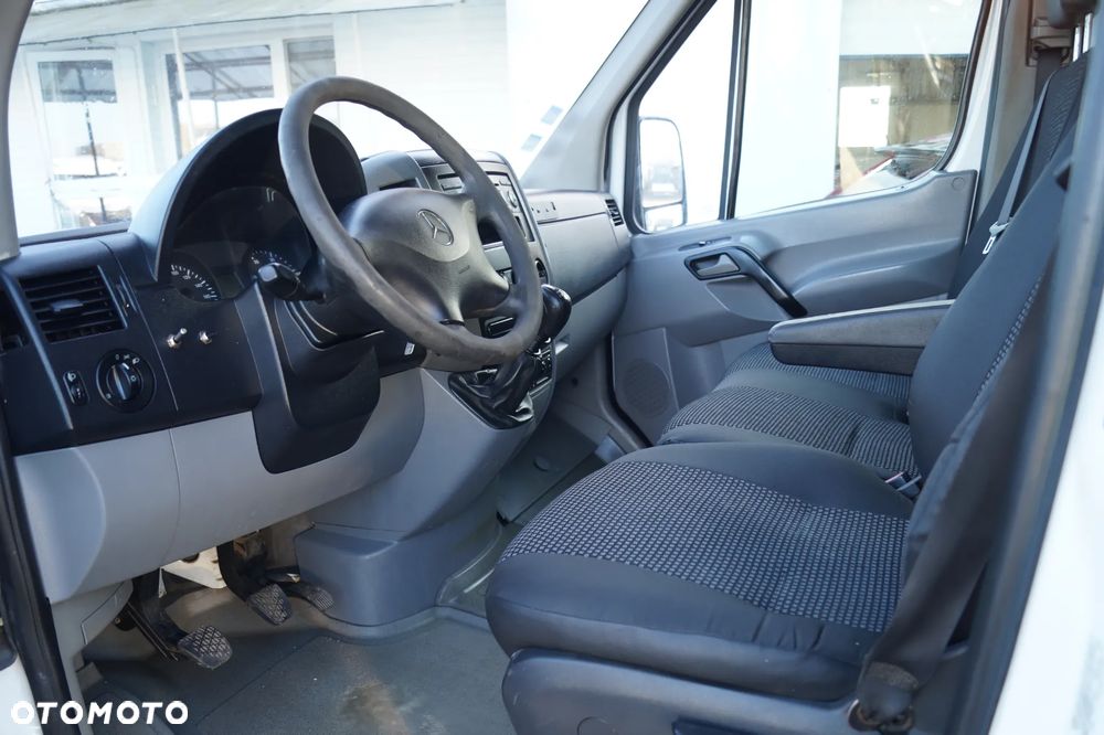 Mercedes-Benz Sprinter - 24