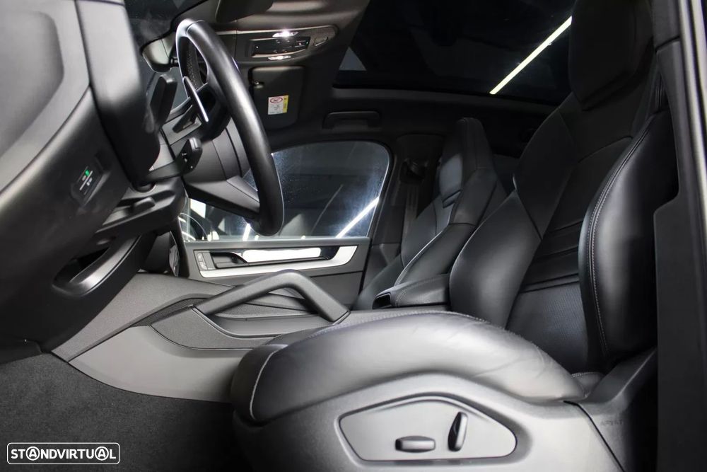 Porsche Cayenne Coupé E-Hybrid - 17