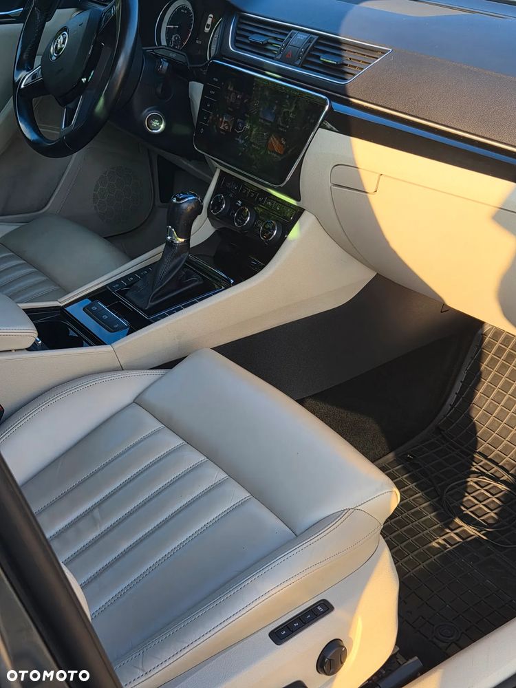 Skoda Superb 2.0 TDI 4x4 L&K DSG - 19
