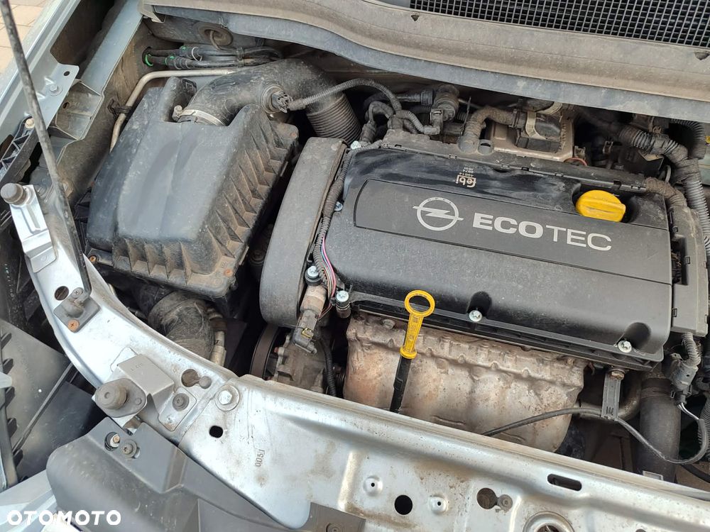 Opel Zafira 1.6 - 4