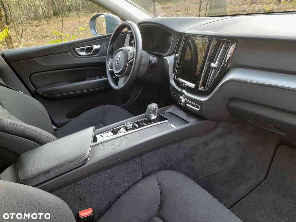 Volvo XC 60 D4 Momentum Pro - 23