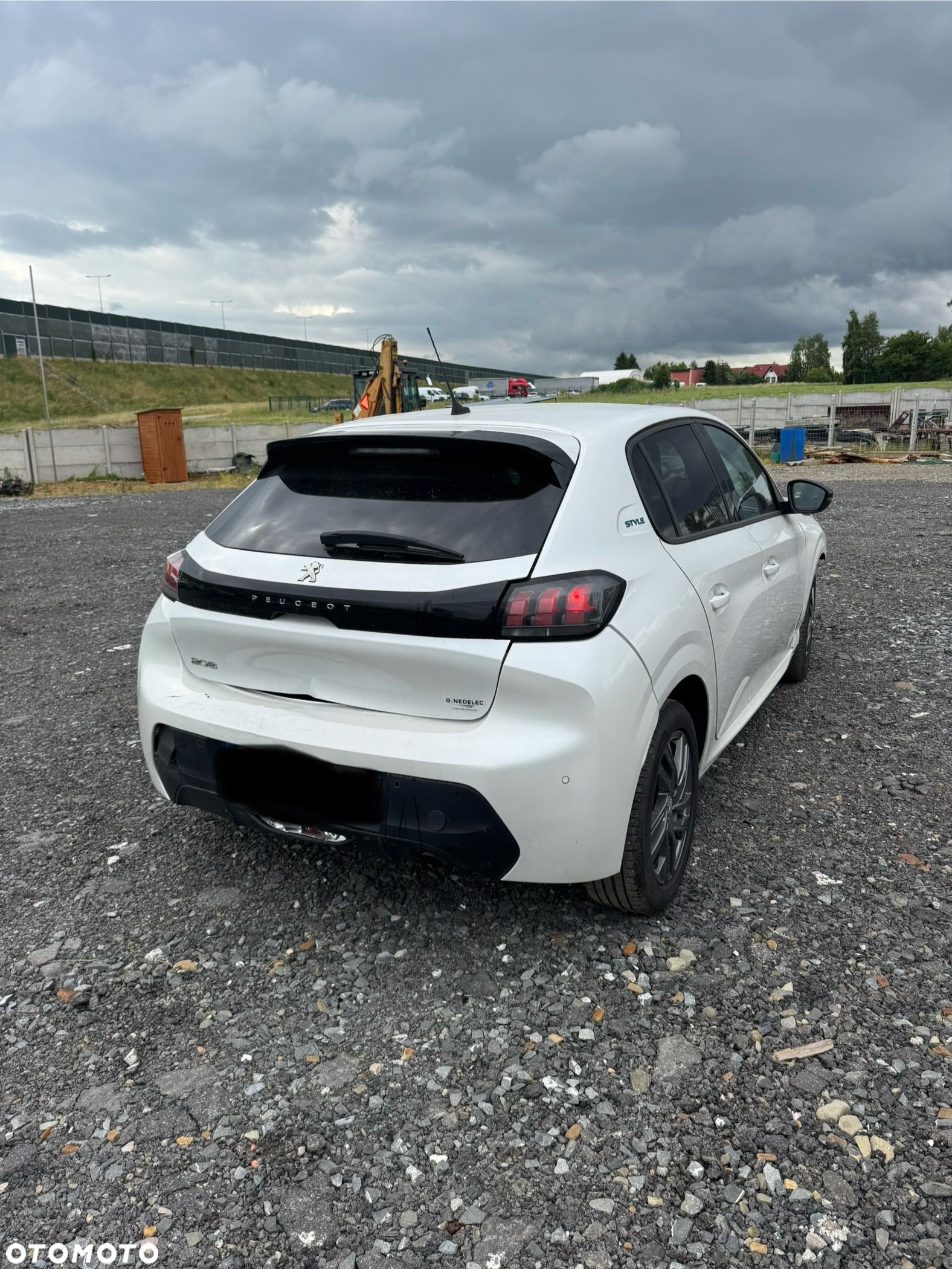Peugeot 208 - 1
