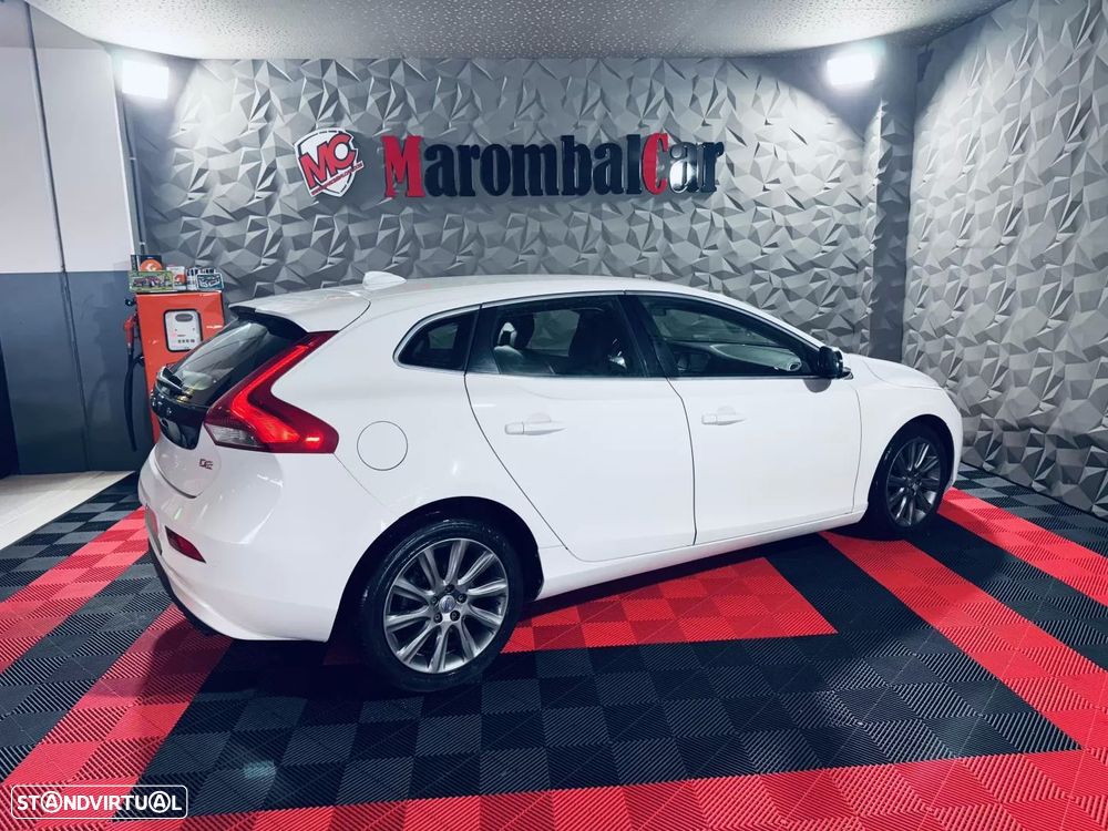 Volvo V40 1.6 D2 Momentum Eco - 4