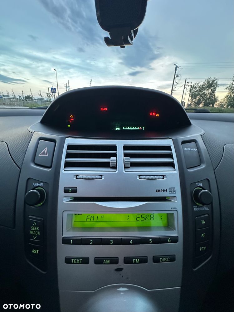 Toyota Yaris 1.0 Luna - 11