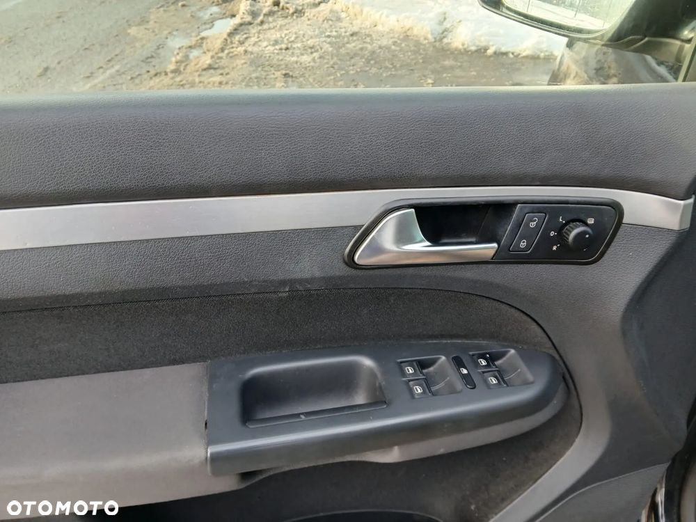 Volkswagen Touran - 17