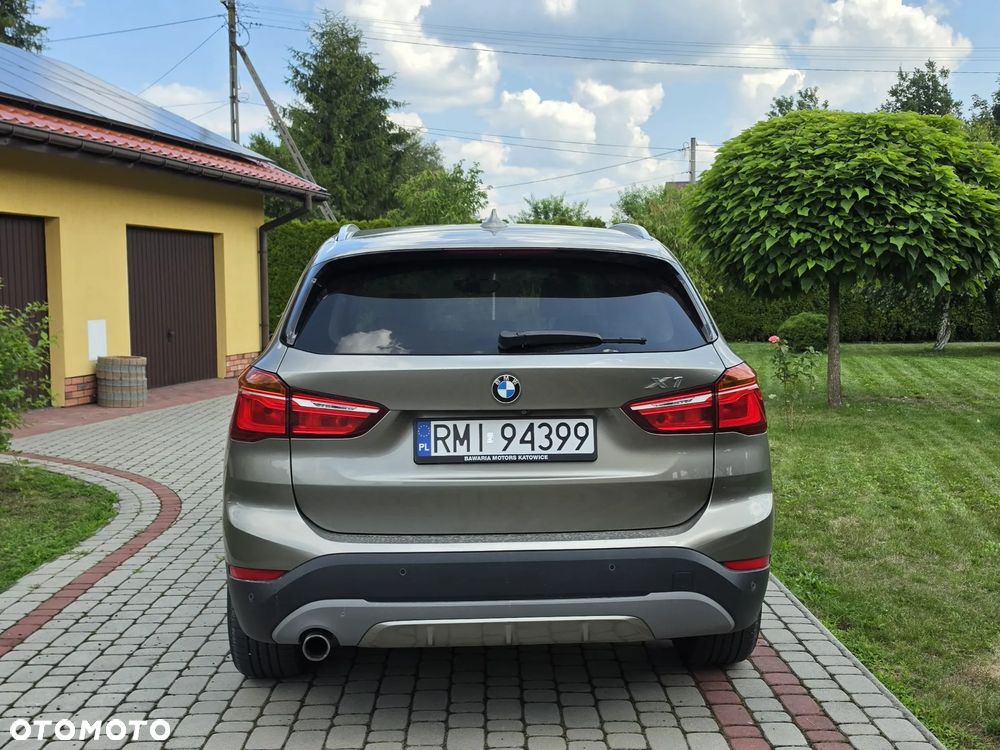 BMW X1 xDrive18d - 11