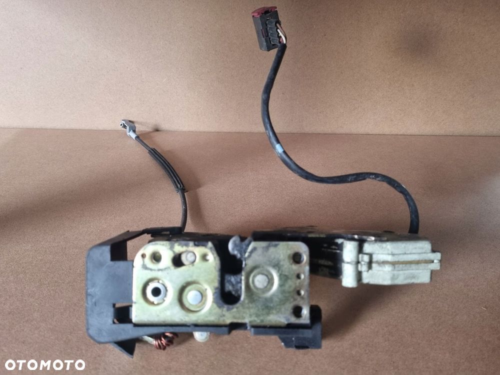 ZAMEK DRZWI SIŁOWNIK CENTRALNEGO LEWY KIEROWCY DAF 45 55 LF EURO 5 , EURO 6 - 1