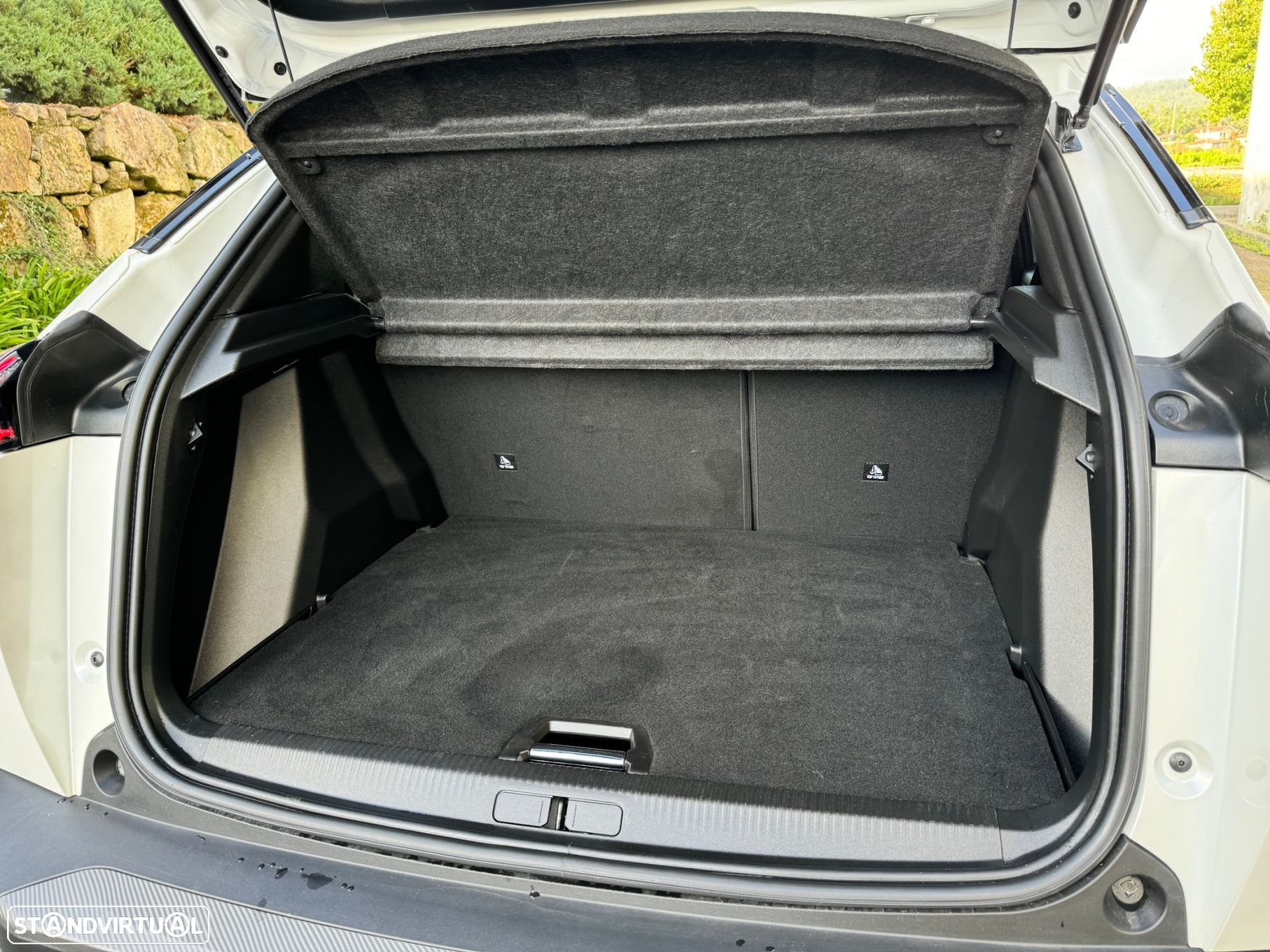 Peugeot e-2008 50 kWh Allure - 19