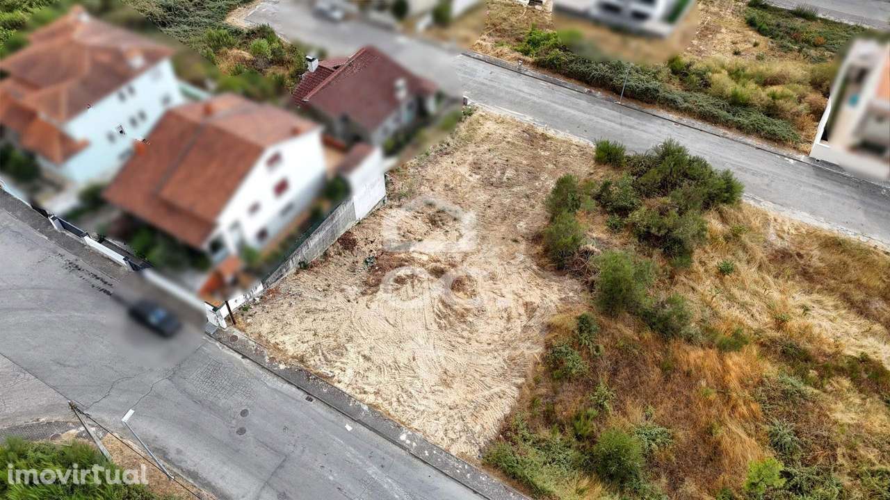 Lote com potencial de uma habitação com 367,50 metros perto de Chaves - Grande imagem: 2/14