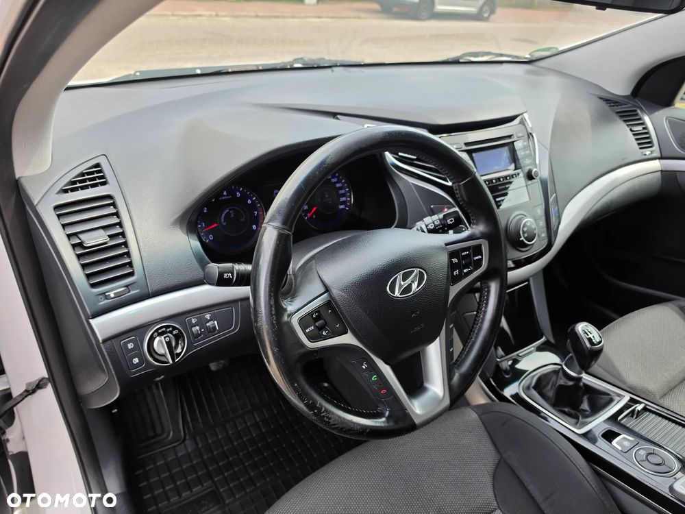 Hyundai i40 Kombi blue 1.6 Classic - 37