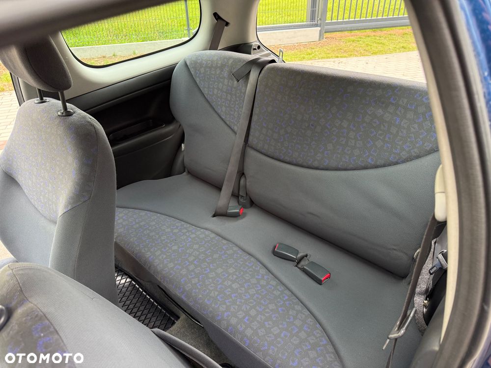 Toyota Yaris 1.0 Base - 12
