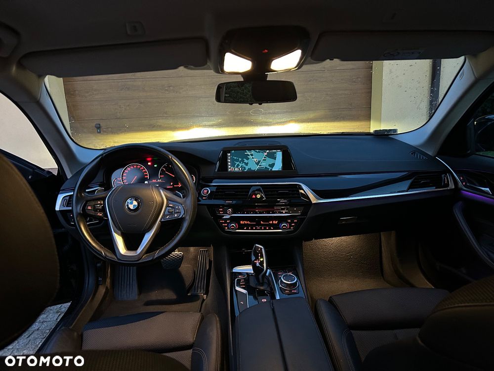 BMW Seria 5 518d Sport Line - 21