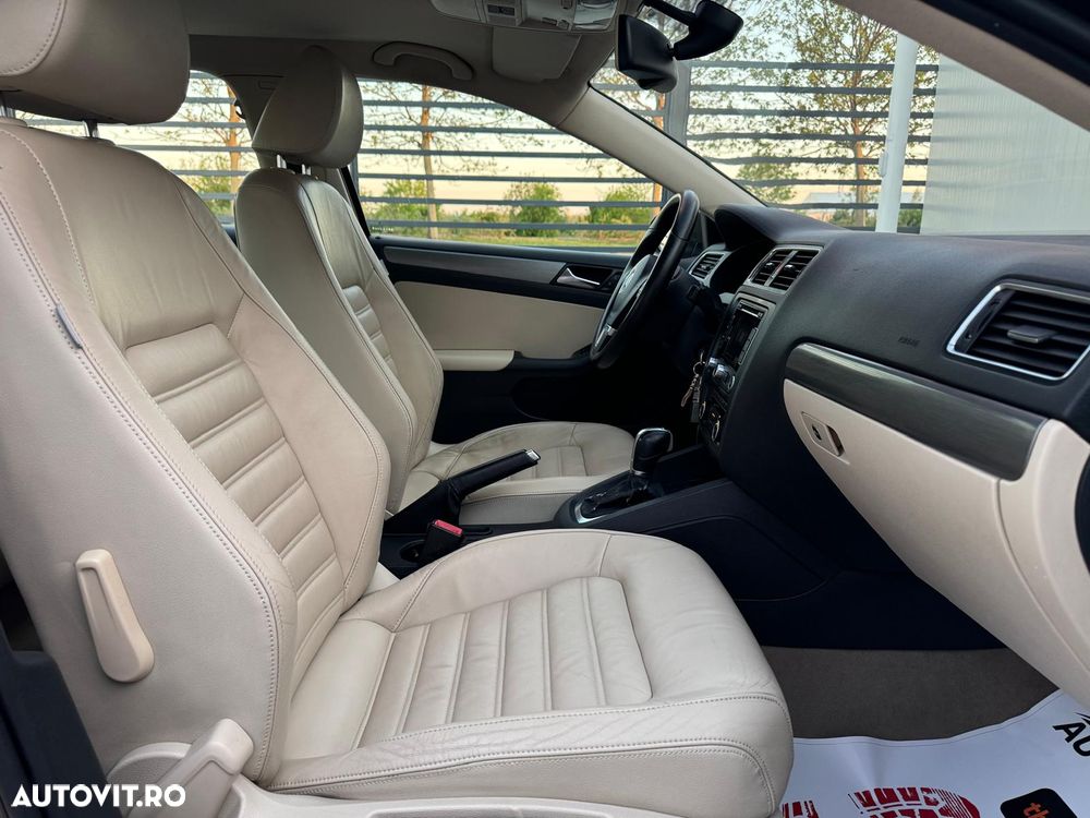 Volkswagen Jetta 1.6 TDI DSG Highline - 12