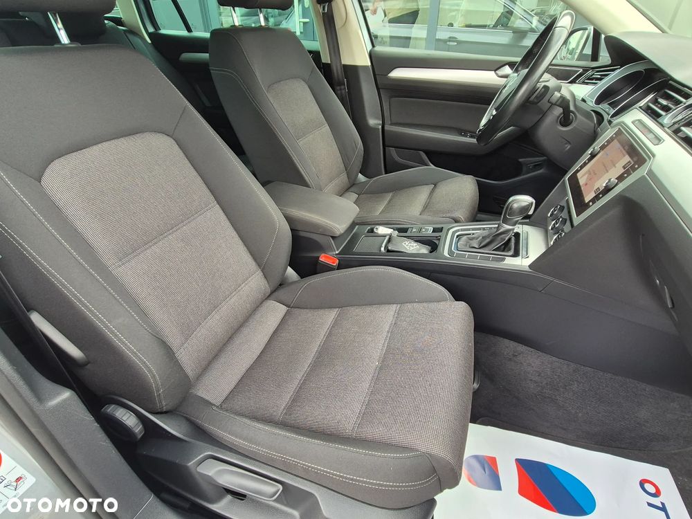 Volkswagen Passat - 30