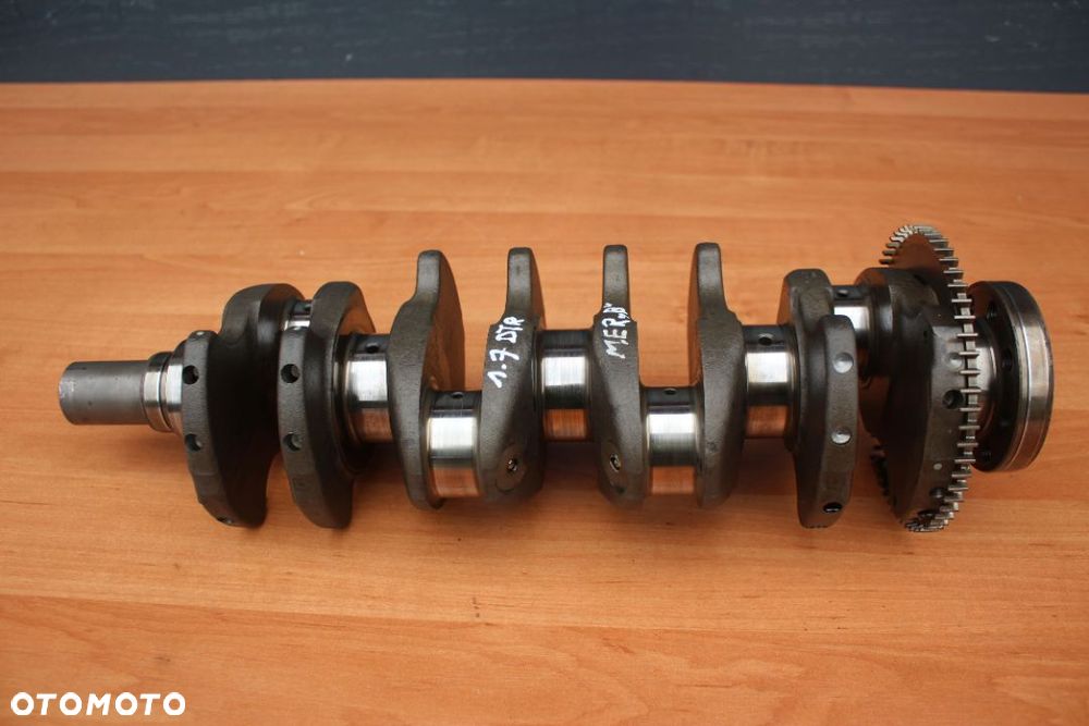 WAŁ KORBOWY MERIVA B 1.7CDTI Z17DTR  55557749 - 2