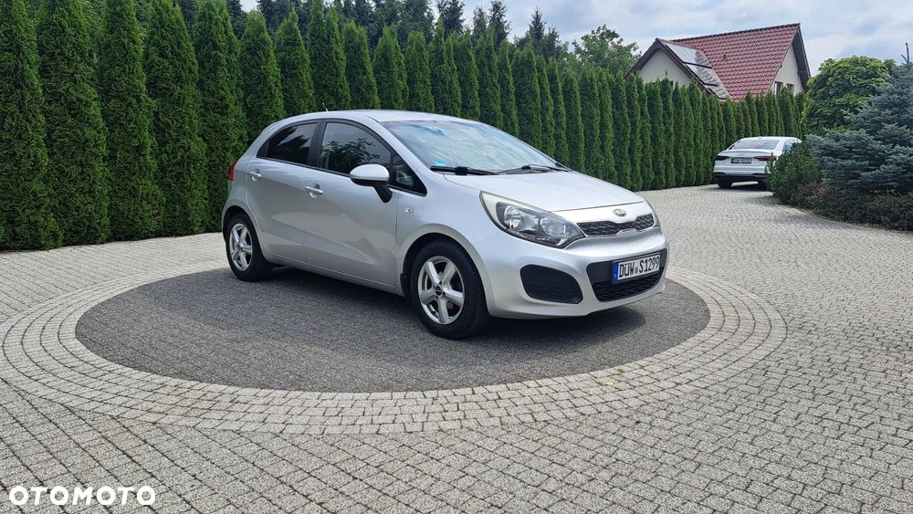 Kia Rio 1.2 Fifa World Cup Edition - 8