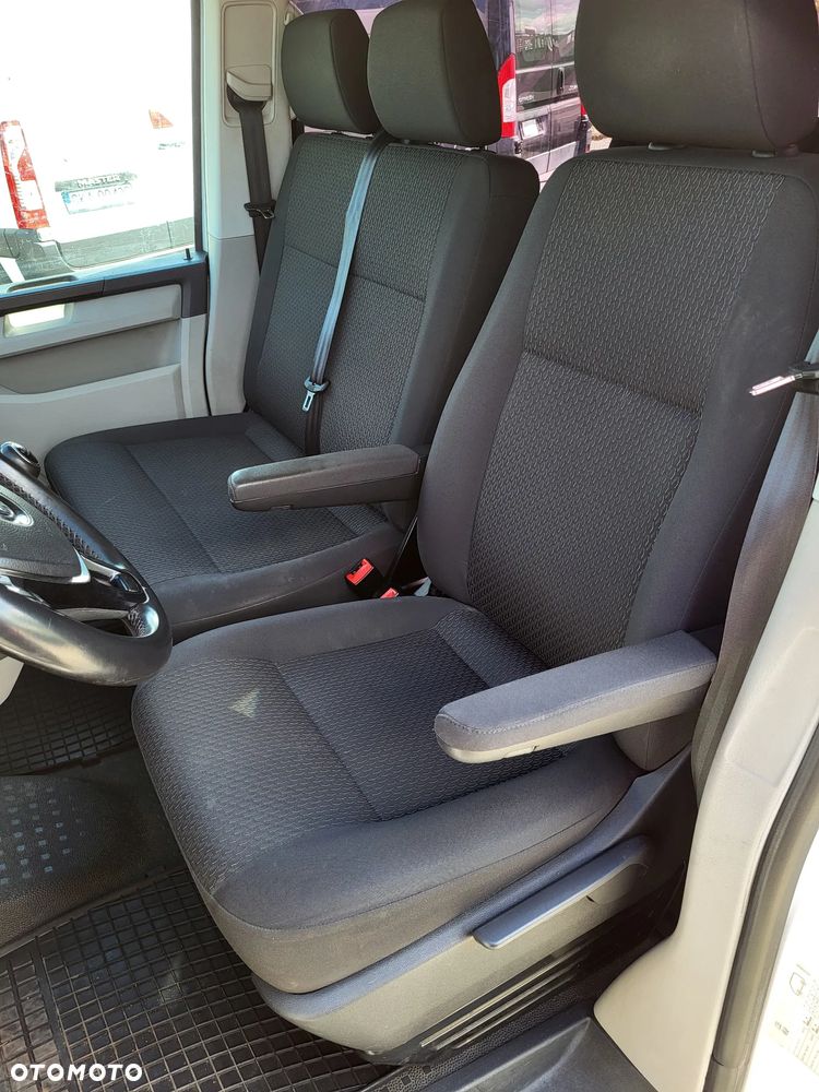 Volkswagen Caravelle - 18