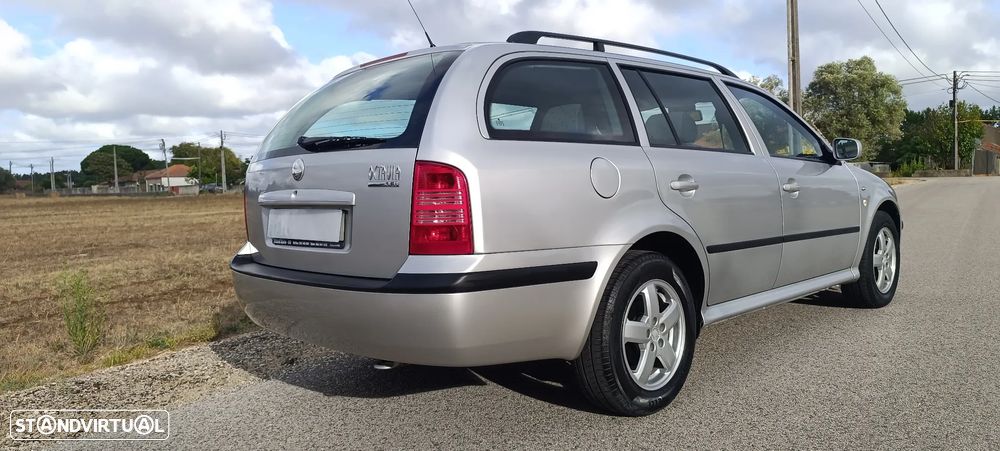 Skoda Octavia Break 1.6 Ambiente - 4