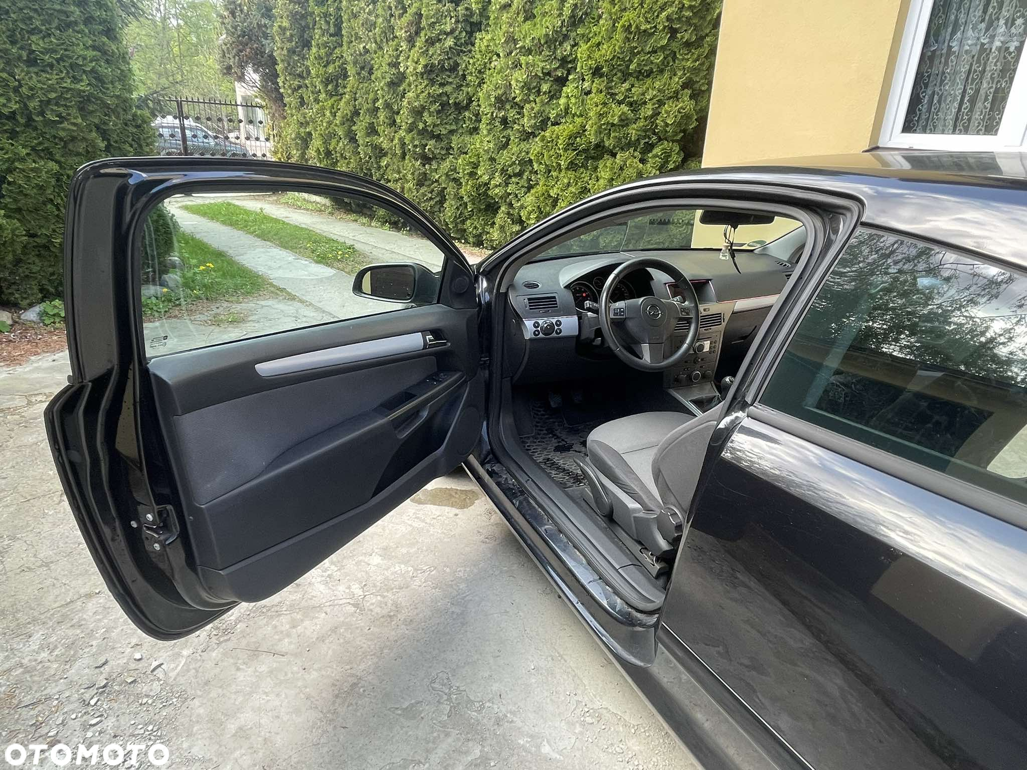 Opel Astra III GTC 1.8 Sport - 11